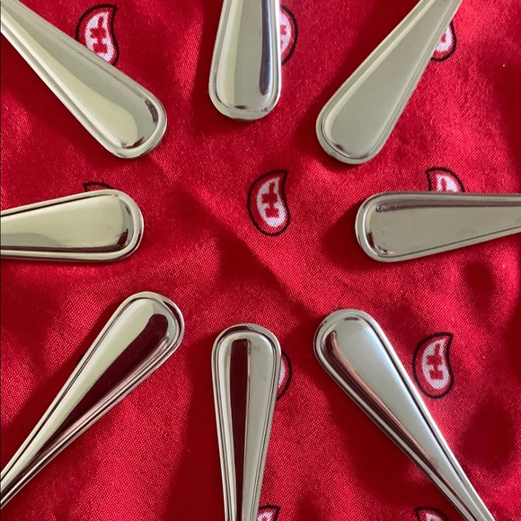 Oneida New Rim Set/8 Escargot Forks NWOT - Picture 4 of 9